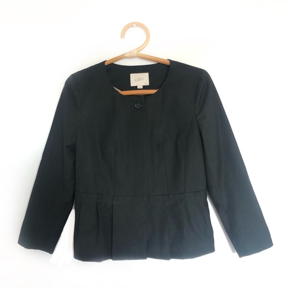 LOFT Jackets & Blazers - LOFT Black Pleat Back Blazer Career Jacket NWOT 4P